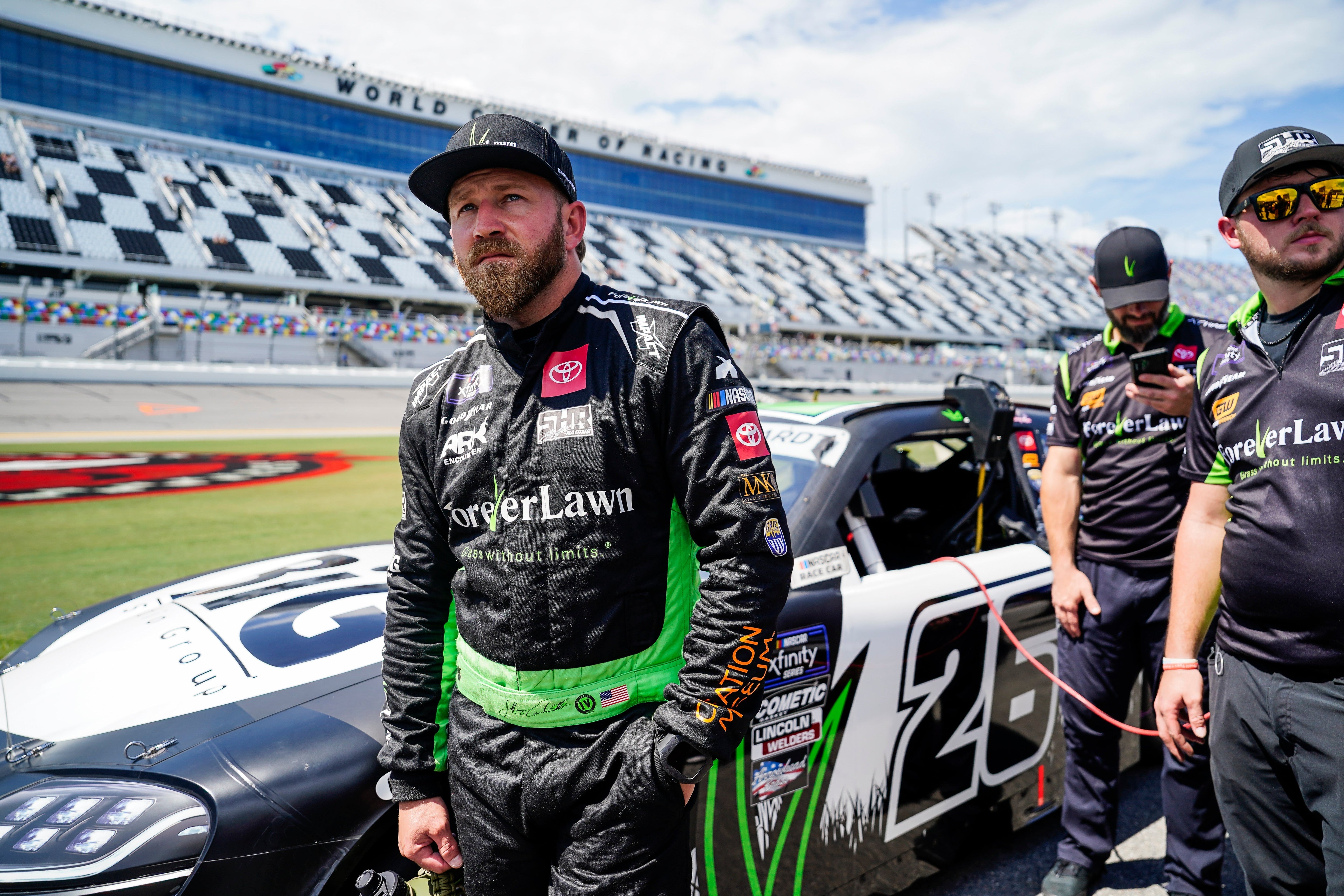 ForeverLawn and Jeffrey Earnhardt return to Sam Hunt Racing in 2025